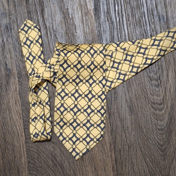 Vintage Gucci Made in Italy 100% Silk Designer Tie. - Picture 10 of 15